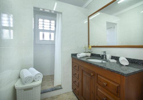 Owl Booking Villa Guillermo - Rustic Stay