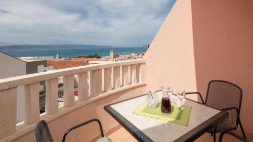 Studio Apartman Erstic 6 - Baska Voda by Villas Guide