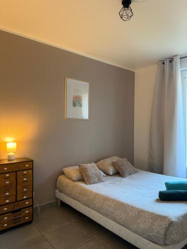 En eller flere senge i et værelse på Studio B1 - Centre-Ville Meaux - Proche Disneyland