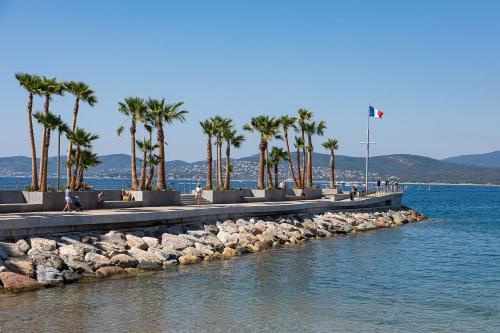 Appartement climatisé centre ville, proche plages Saint Raphaël et Fréjus avec ascenseur