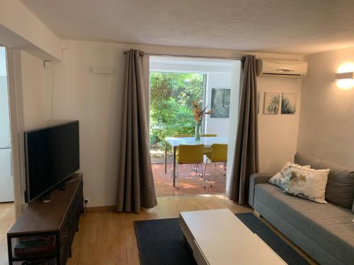 T2 en rez-de-jardin en plein coeur de la Londe les Maures