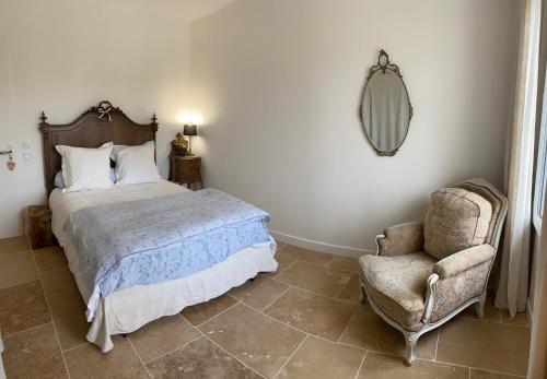 En eller flere senge i et værelse på Les Chantours, Domaine naturel arboré et fleuri de15 hectares