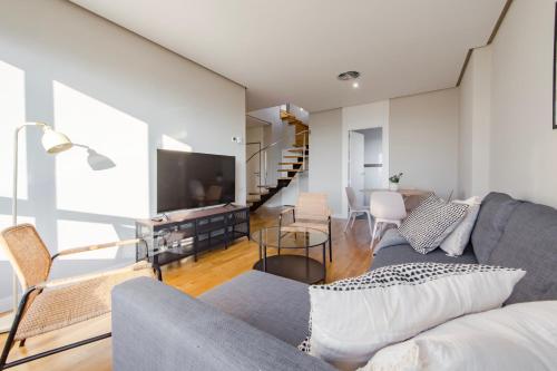 Duplex con Terraza y Parking en Sanchinarro