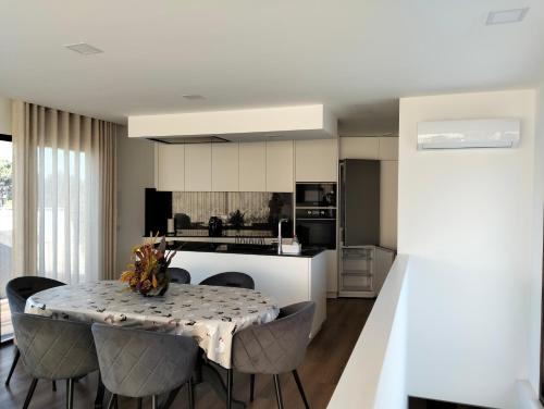 a kitchen and dining room with a table and chairs at Casa de Santa Luzia in Vila Praia de Âncora