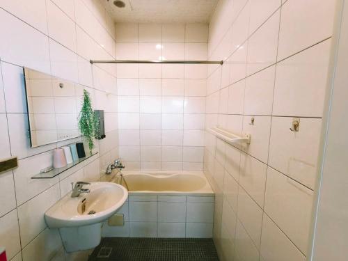 Phòng tắm tại Old Street Seaview Homestay