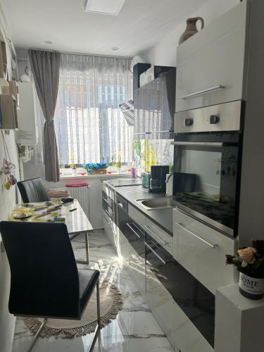 Een keuken of kitchenette bij Adrian Ap 1