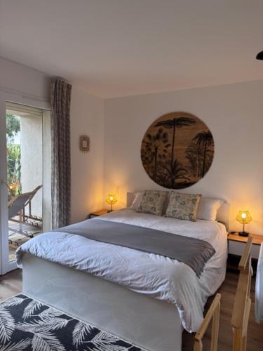 a bedroom with a large bed with two lamps at Appartement à Cala Rossa in Lecci