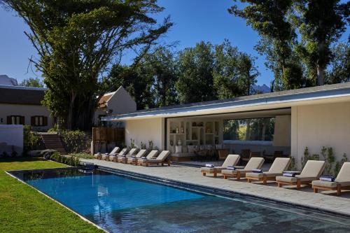 Swimmingpoolen hos eller tæt på Blaauwklippen Manor by NEWMARK