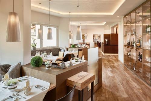 Jídlo v hotelu nebo okolí