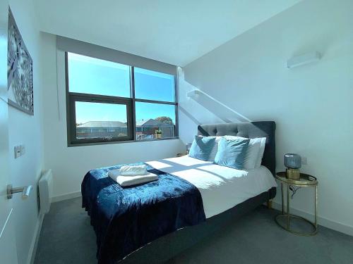 a bedroom with a bed and a window at Modern 2-Bed Apartment in Blu Bracknell in Bracknell