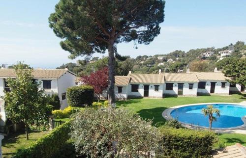Casa del Pi with a shared pool