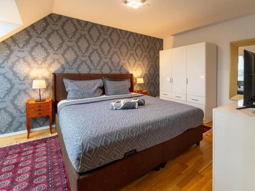 Delightful Duplex Danube Canal