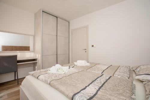 Apartments Mlacovic