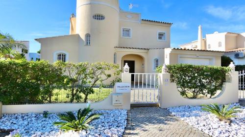 Villa Den, private pool villa, Sleeps 6 adults and 2 children, CD 304 - Cleverdetails