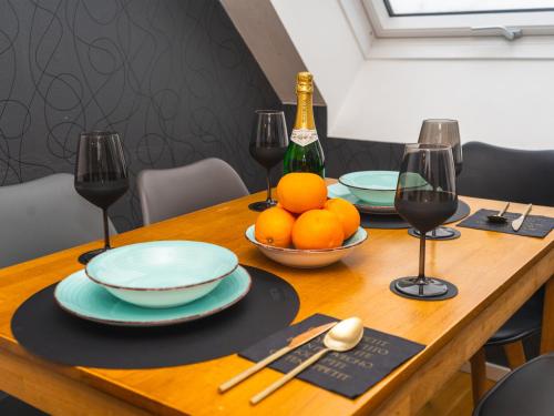 Apartment for 6 with Terrace & Air Conditioning near Metro U3