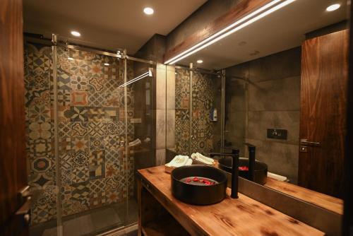 Phòng tắm tại Arawan - Boutique Art Hotel - Tannourine