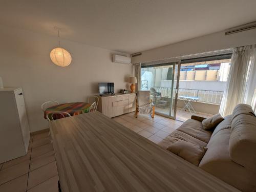 Studio climatisé pour 2/3 - Proche plage et commerces - WiFi inclus