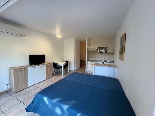 Studio idéal centre-ville St-Raphaël, climatisé, proche plage et commerces, balcon, WI-FI, parking optionnel