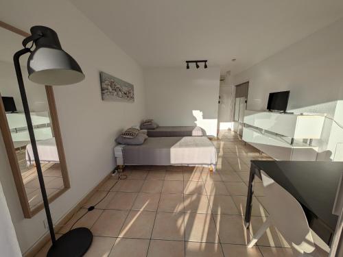 Studio Proche Plage et Commerces - Climatisé, Parking, Wi-Fi