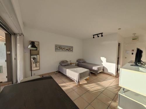 Studio Proche Plage et Commerces - Climatisé, Parking, Wi-Fi