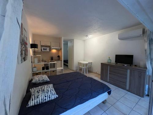 Studio climatisé 2/3 pers, proche plage & centre-ville, WiFi gratuit, parking & linge en option