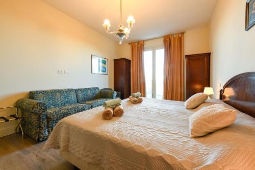a bedroom with a bed with two stuffed animals on it at Villa Mirador in Padenghe sul Garda