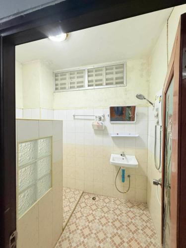 a bathroom with a sink and a toilet in a room at The Warm House in Ban Komo Sip Paet