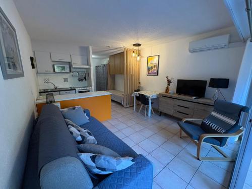 Studio Climatisé 2/3 Pers, Balcon, à 50m de la Plage et 200m du Centre-Ville de Saint-Raphaël