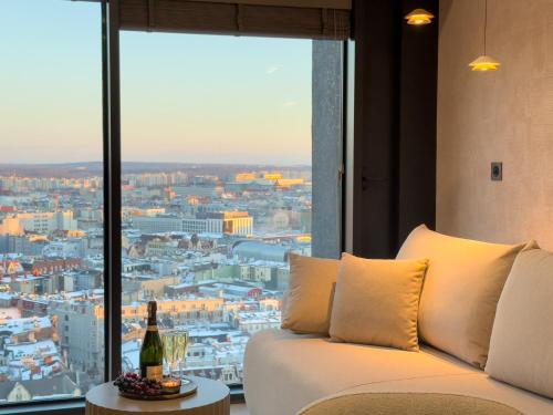 URBAN APARTMENTS Global Skyline - 22nd Floor No 17 -Free Garage - LUXURY