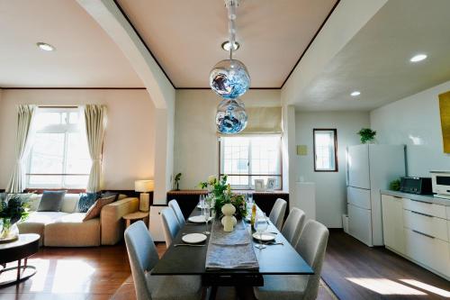 New Open! Shinjuku 5 bedrooms 3 bathrooms Large Villa 2000 sq ft, kids play room, max 16ppl, 4min train to Shinjuku - Magnolia Hotel Shinjuku