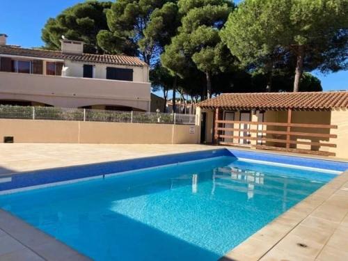 Charmante villa climatisée avec piscine et parking au calme