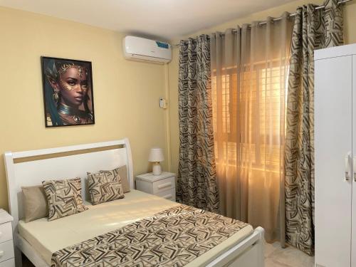 Llit o llits en una habitació de Hendy's cozy apt