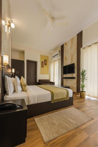 Giường trong phòng chung tại Hotel Citrine, Vrindavan-A Four Star Luxury Retreat # By Nandan Group #