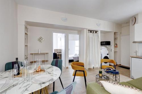 TBS 98 - Superb terrace apartment in Paris 15