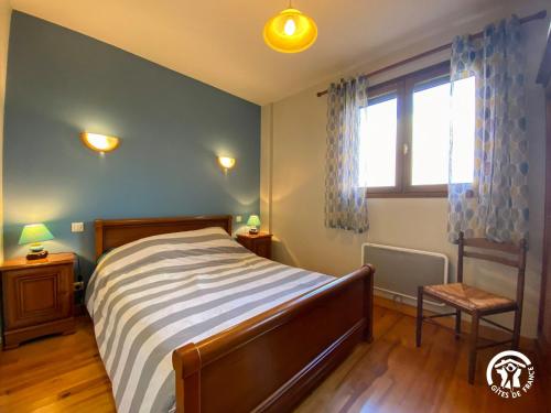 a bedroom with a bed and a window at Gîte du Cassan in Sénergues