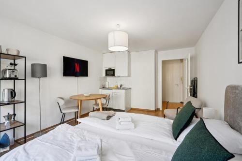 CITY Studio - Crown 32