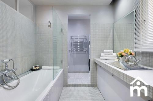 Marais 2B with Balcony by Melvane Luxury