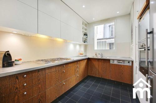Marais 2B with Balcony by Melvane Luxury