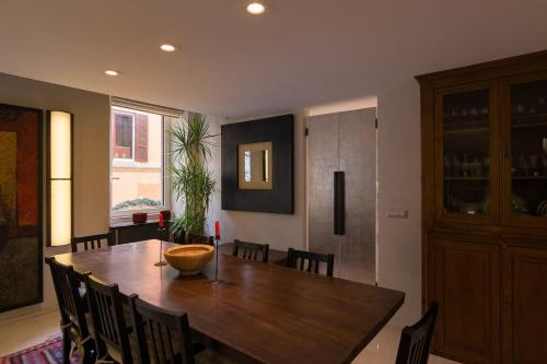 Trastevere Art and Books Luxury Apartment