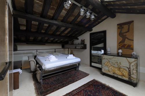 Trastevere Art and Books Luxury Apartment
