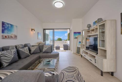 SeaSide Apartment, 3 bedroom, sea view