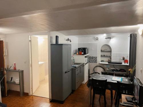 appartement entresol nice 1,2 kilomètre de la plage mer promenade