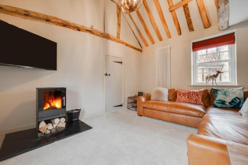 a living room with a couch and a fireplace at 2 Bed in Little Walsingham oc-2237 in Little Walsingham