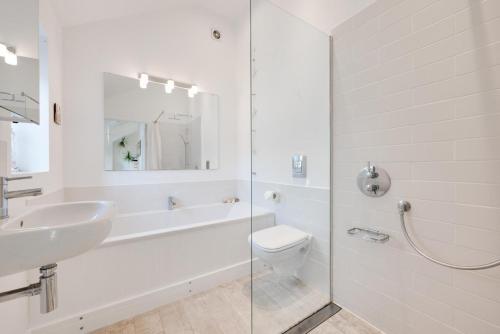 a bathroom with a sink and a toilet and a shower at 2 Bed in Eye oc-slo in Wilby