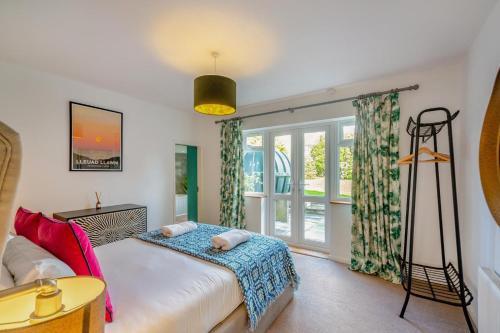 a bedroom with a bed and a window at 3 Bed in Morfa Nefyn oc-wag720 in Morfa Nefyn