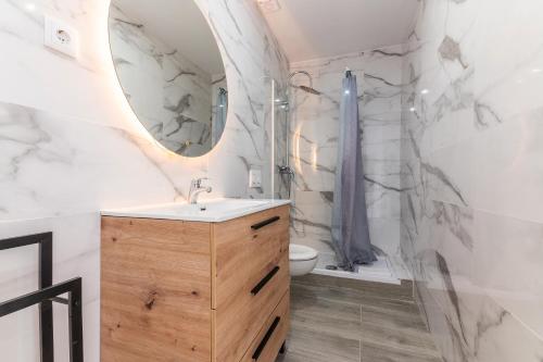 a bathroom with a sink and a mirror at Carregado First Floor in Carregado