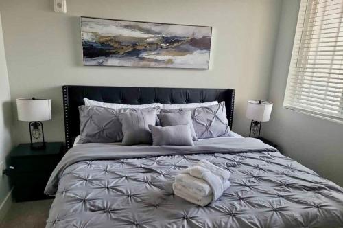 a bedroom with a large bed with two lamps at Cincinnati Downtown Oasis in Cincinnati
