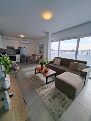 Luxury central 1BR with city view