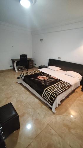 Llit o llits en una habitació de Bastos Chic Résidence