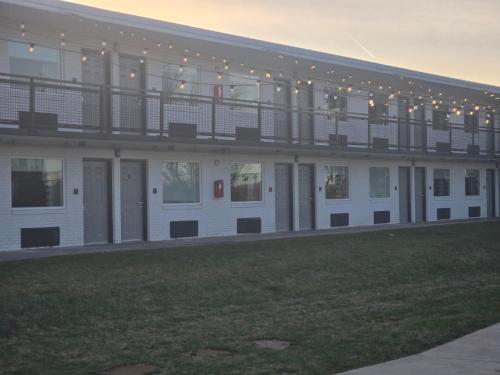 a large white building with windows and a balcony at Dutch Wonderland Inn in Lancaster